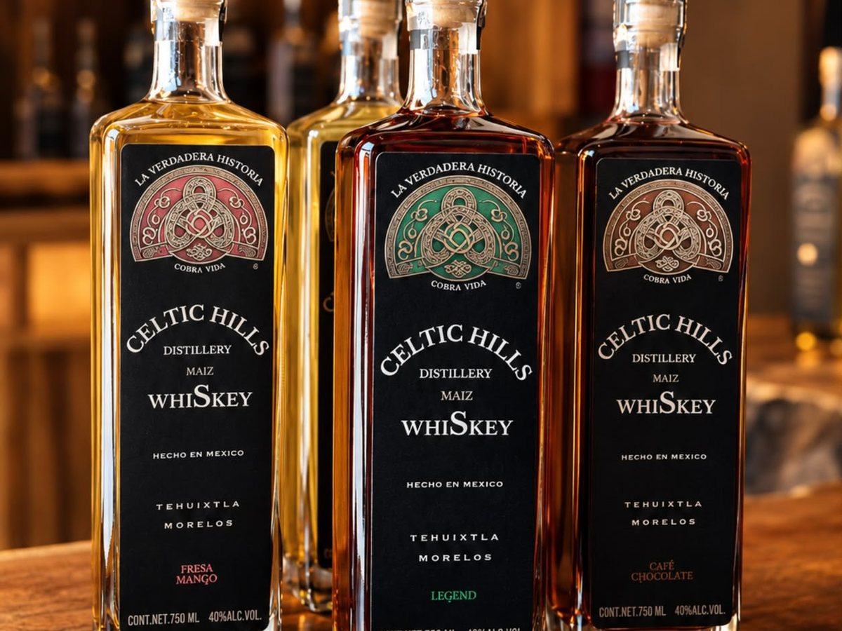 Botellas de whiskey de maíz Celtic Hills, hecho en Tehuixtla, Morelos: Fresa Mango, Legend y Café Chocolate